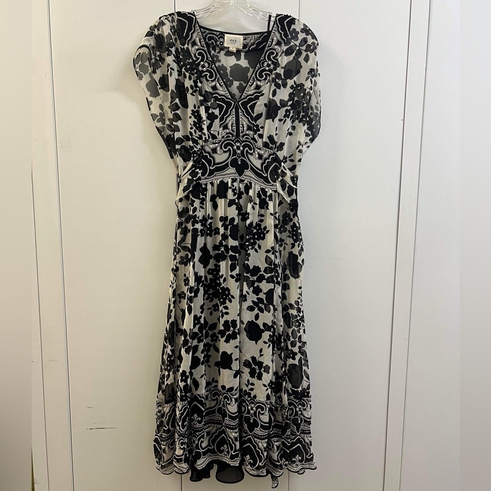 Like New ECI New York Black & White Maxi Dress with Black Slit